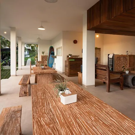 Trika Surfcamp Bali