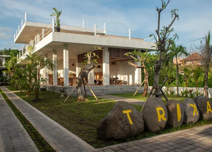 Trika Surfcamp Bali ホテル