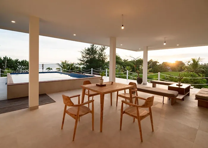 Trika Surfcamp Bali ホテル 4*