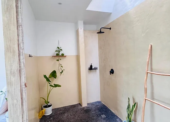 ホテル Trika Surfcamp Bali 4*