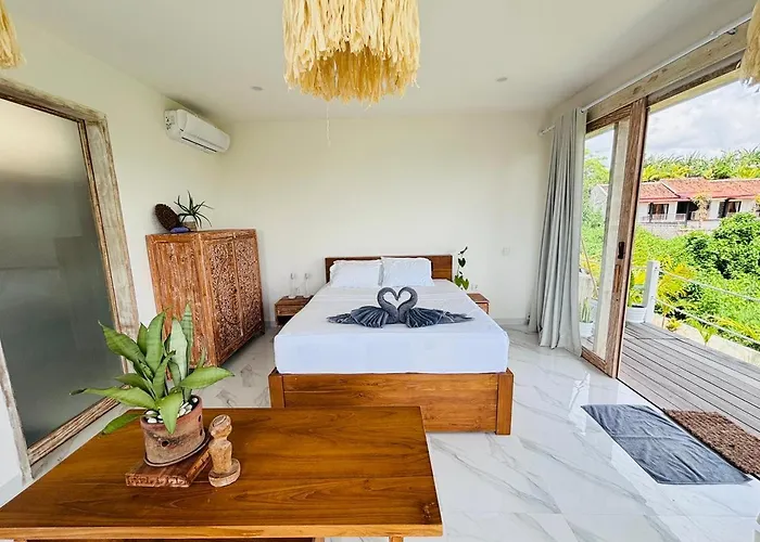 Trika Surfcamp Bali ホテル Airsatang