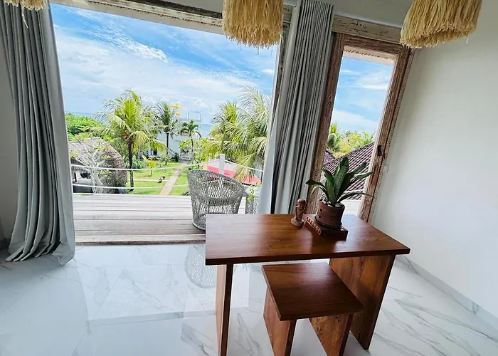 Trika Surfcamp Bali ホテル 4*