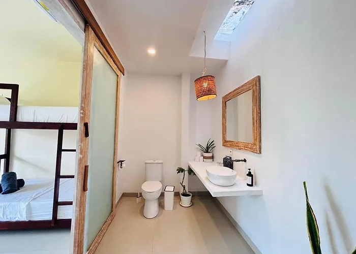 ホテル Trika Surfcamp Bali