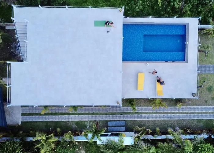 ホテル Trika Surfcamp Bali Airsatang