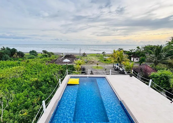 Trika Surfcamp Bali ホテル