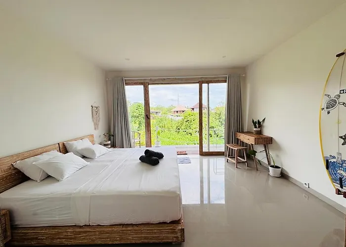 Trika Surfcamp Bali ホテル 4*