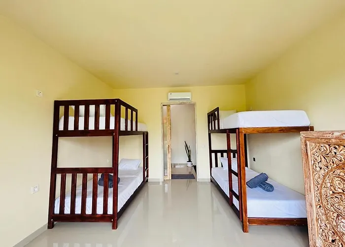 ホテル Trika Surfcamp Bali