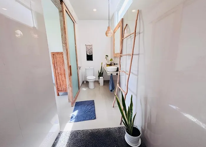 ホテル Trika Surfcamp Bali 4*