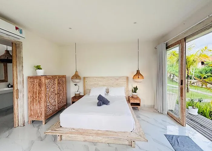 Trika Surfcamp Bali ホテル 4*