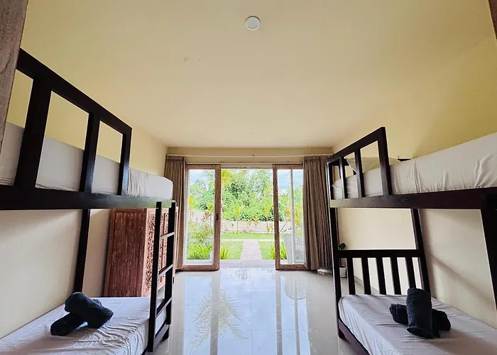 Trika Surfcamp Bali ホテル Airsatang
