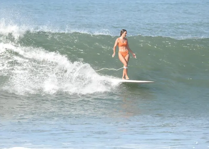 ホテル Trika Surfcamp Bali Airsatang