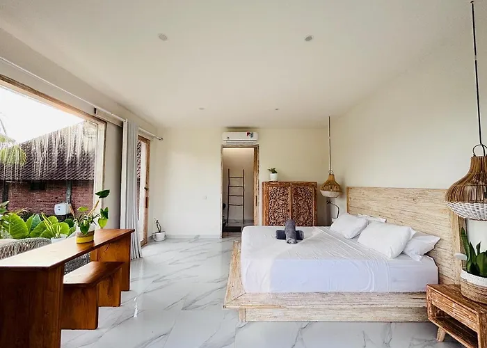 Trika Surfcamp Bali ホテル 4*