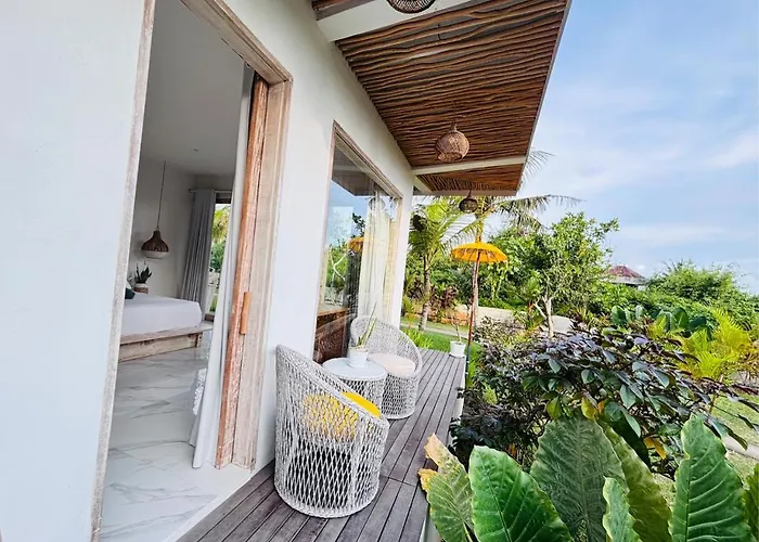 ホテル Trika Surfcamp Bali 4*