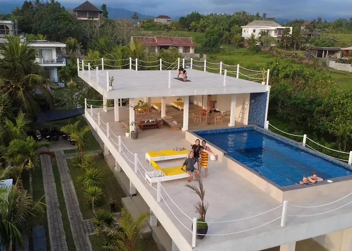 Trika Surfcamp Bali Airsatang