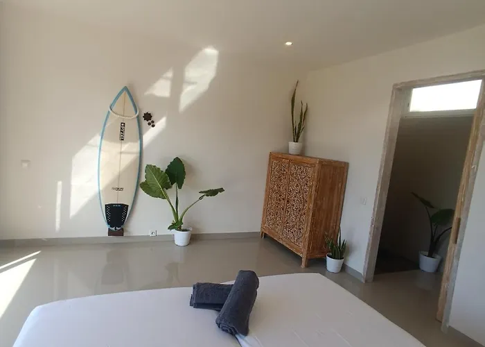 ホテル Trika Surfcamp Bali 4*