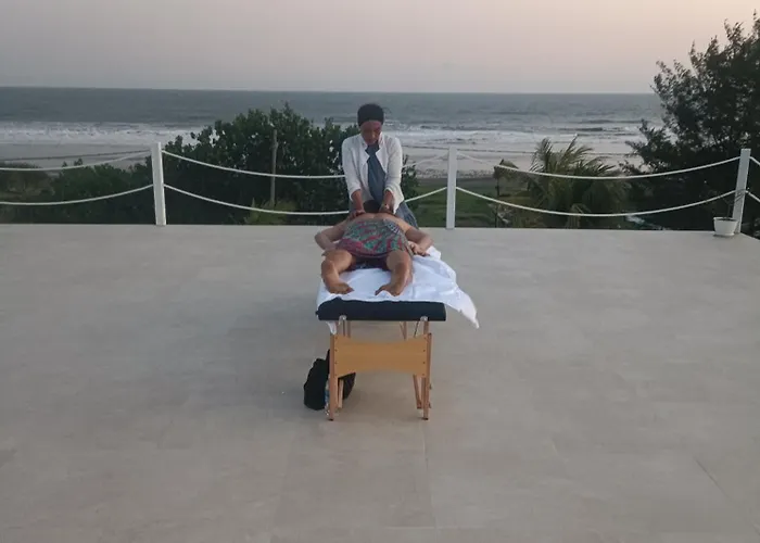 Trika Surfcamp Bali ホテル 4*