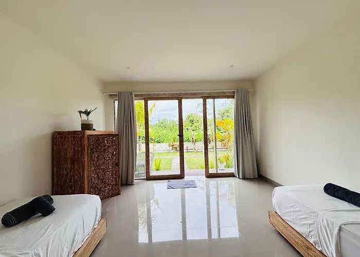 Trika Surfcamp Bali ホテル 4*