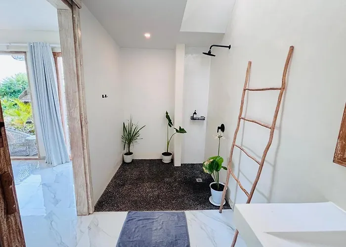 Trika Surfcamp Bali 4* Airsatang