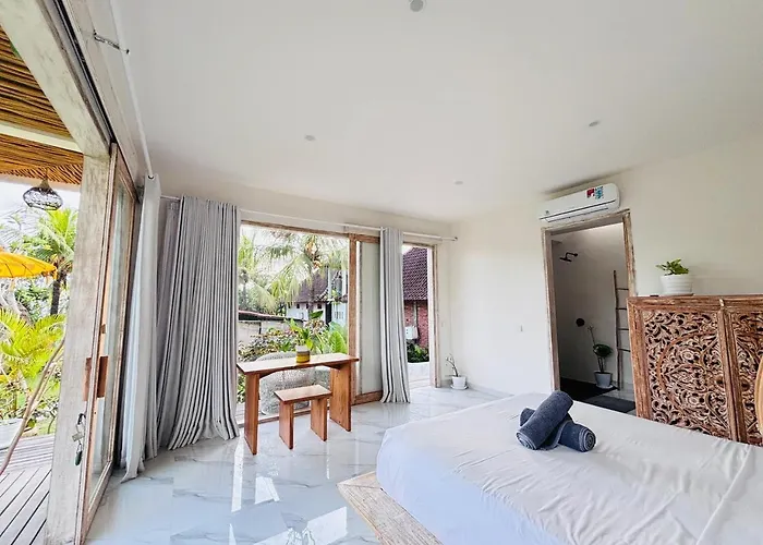 Trika Surfcamp Bali